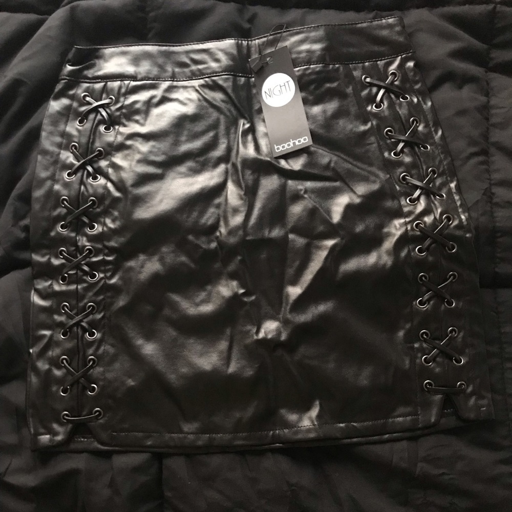 Boohoo Faux Leather mini skirt size 6